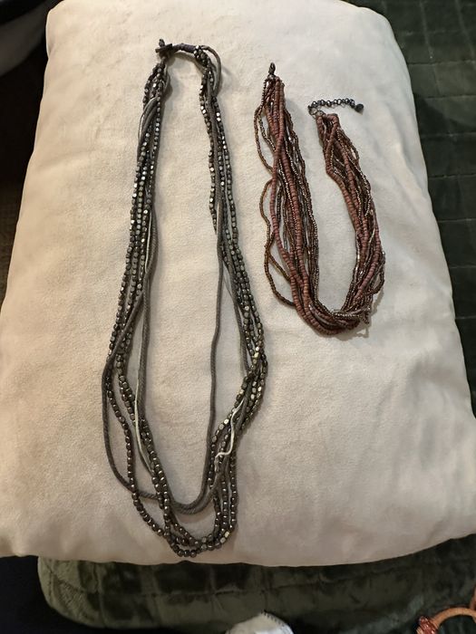 Conjunto de dois colares em tons castanho