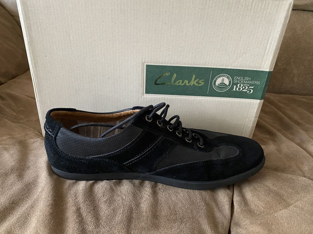 Замшеві туфлі-кросівки бренду Clarks