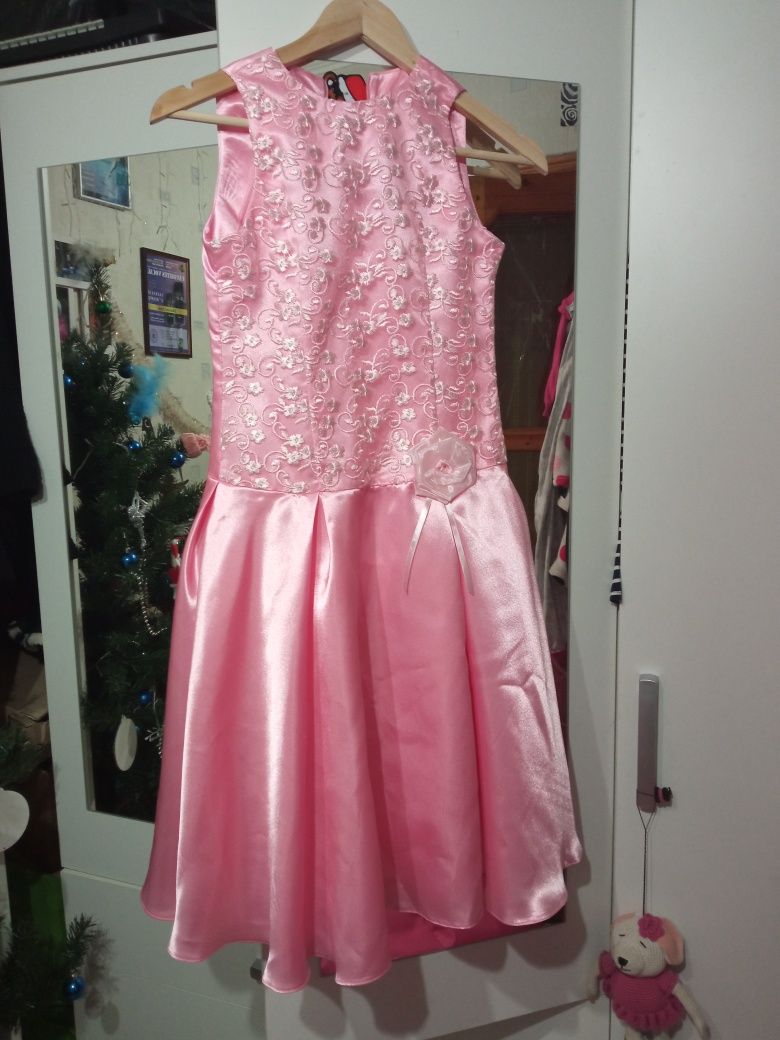 Платье розовое нарядное девочке
