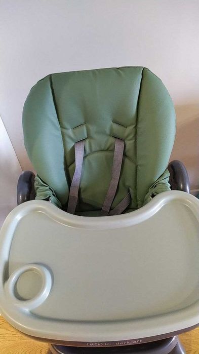 Krzesełko Kinder Kraft do karmienia dziecka