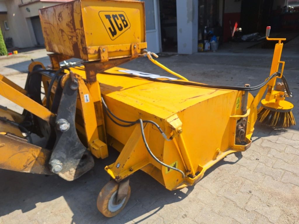 Zamiatarka JCB SC240
