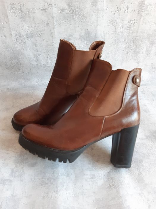 Jak Nowe Brązowe botki skóra lakierowana na słupku 40 nad kostkę modne