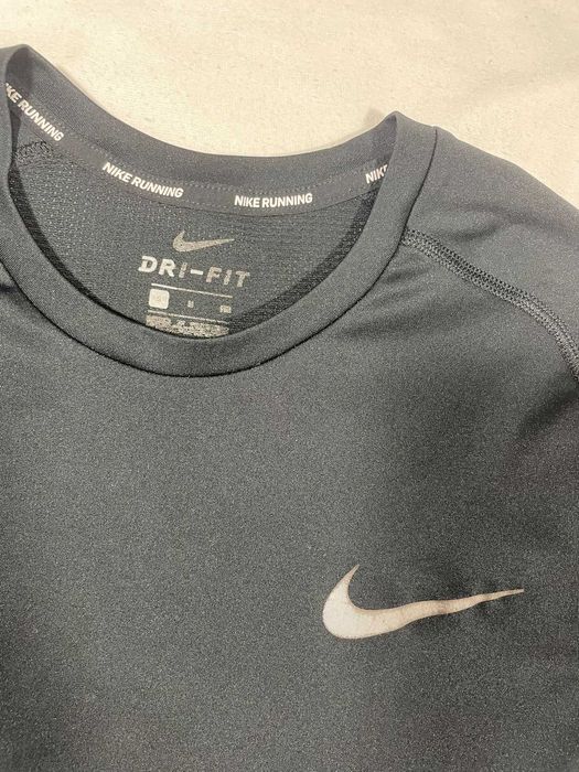 Nike czarna koszulka sportowa S