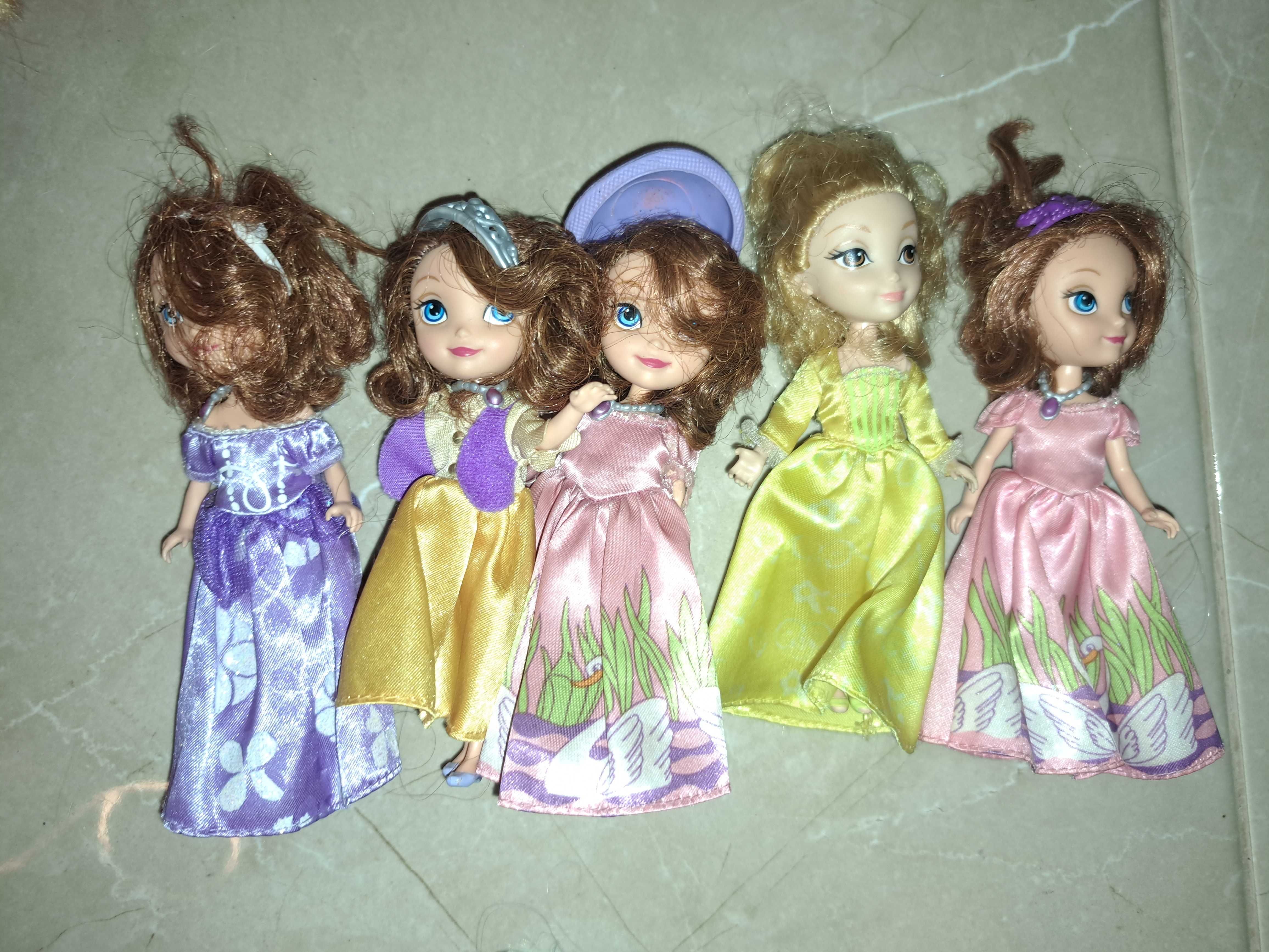 Barbies, Disney princesas, Minie Mouse, DVDs