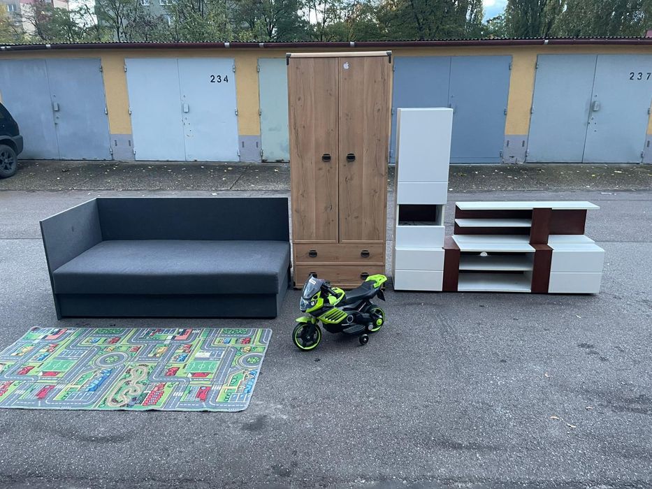 Meble RTV, Szafa z szufladami, Tapczan, Dywan , Motorek na aku