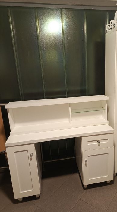 Zestaw mebli dla dziecka / meble / dziecko / młodzież / biurko / łóżko