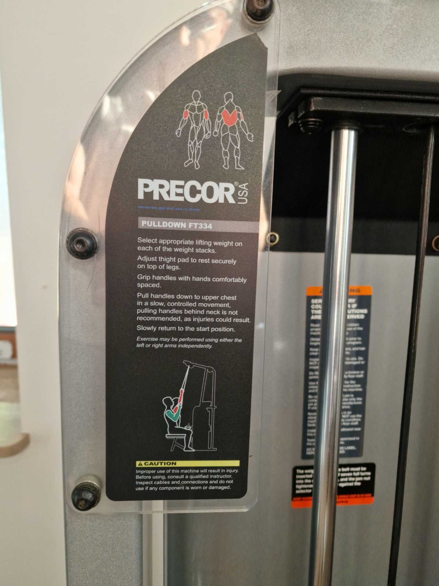 Profesjonalna maszyna do ćwiczeń grzbietu i ramion  Precor USA, FT334