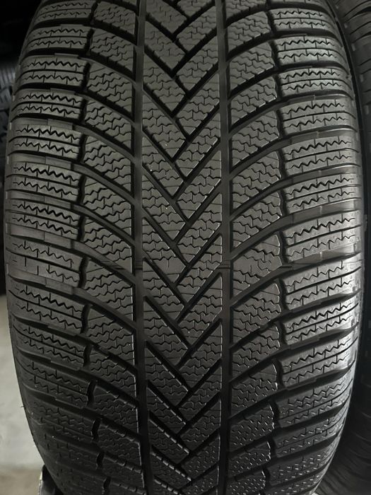 255/45/19 R19 Bridgestone Blizzak LM005 4шт зима