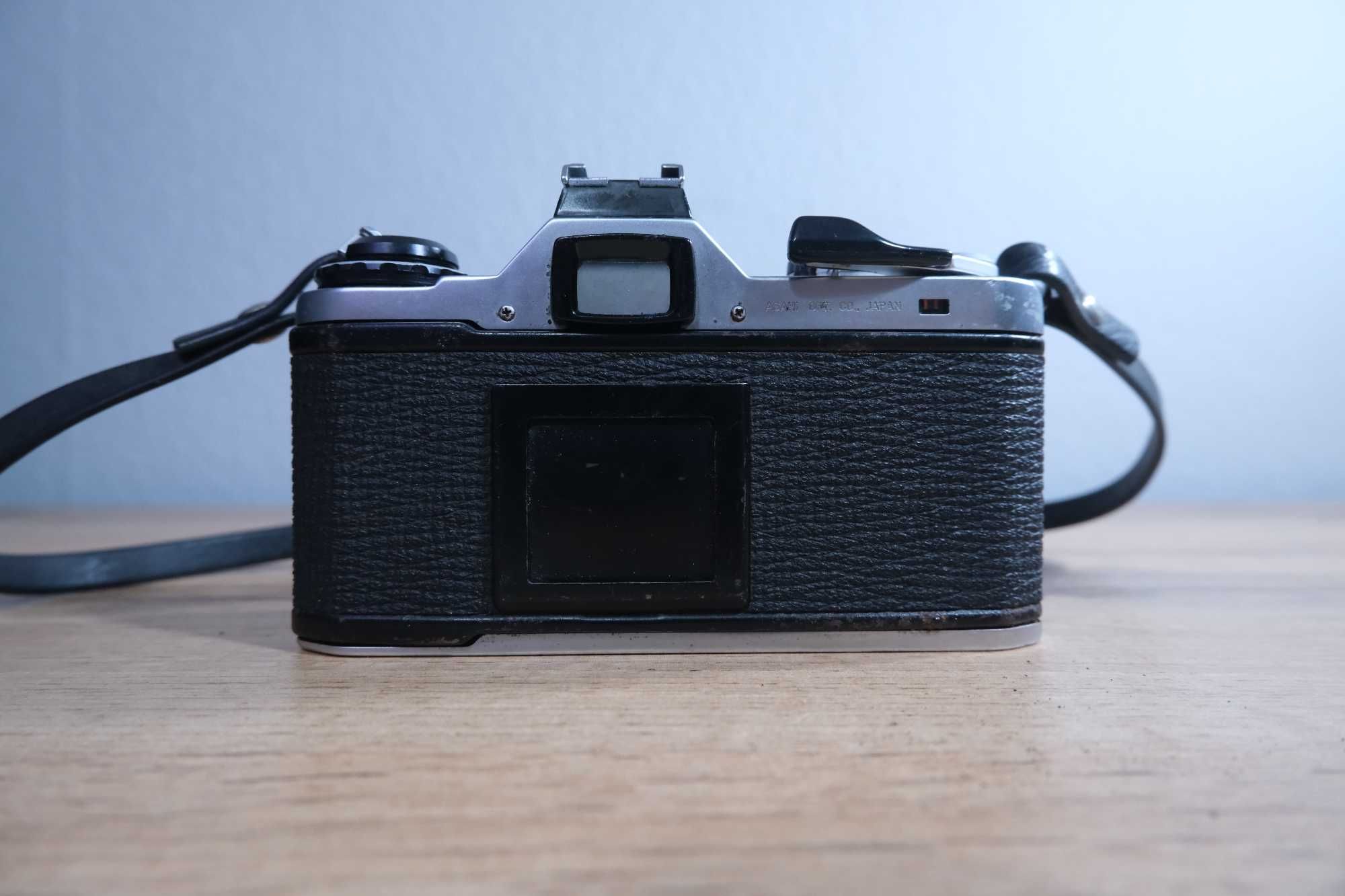 Pentax ME z obiektywem Cosina MC Cosinon-W 24mm f/2.8, aparat na film