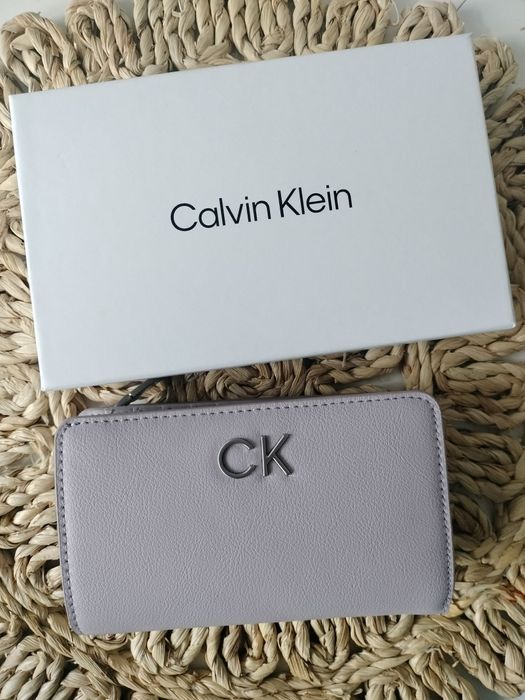 Liliowy skórzany portfel Calvin Klein rfid