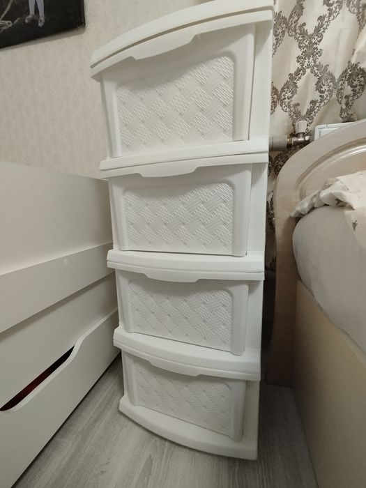 Комод пластиковий білий