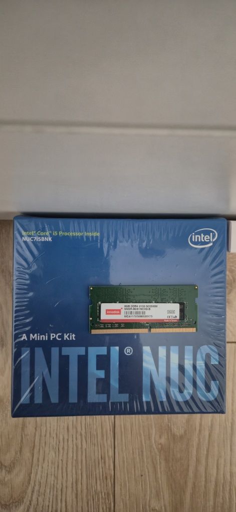Intel NUC7i5BNK z dyskiem SSD o pojemności 500GB i pamięcią RAM DDR4
