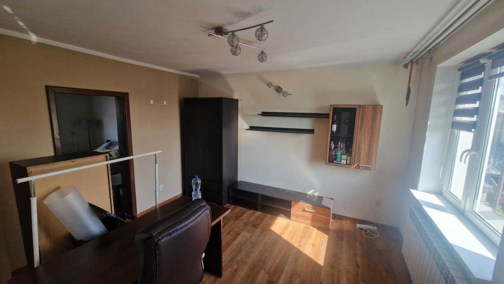 witryna wisząca wraz z pólkami w gratisie