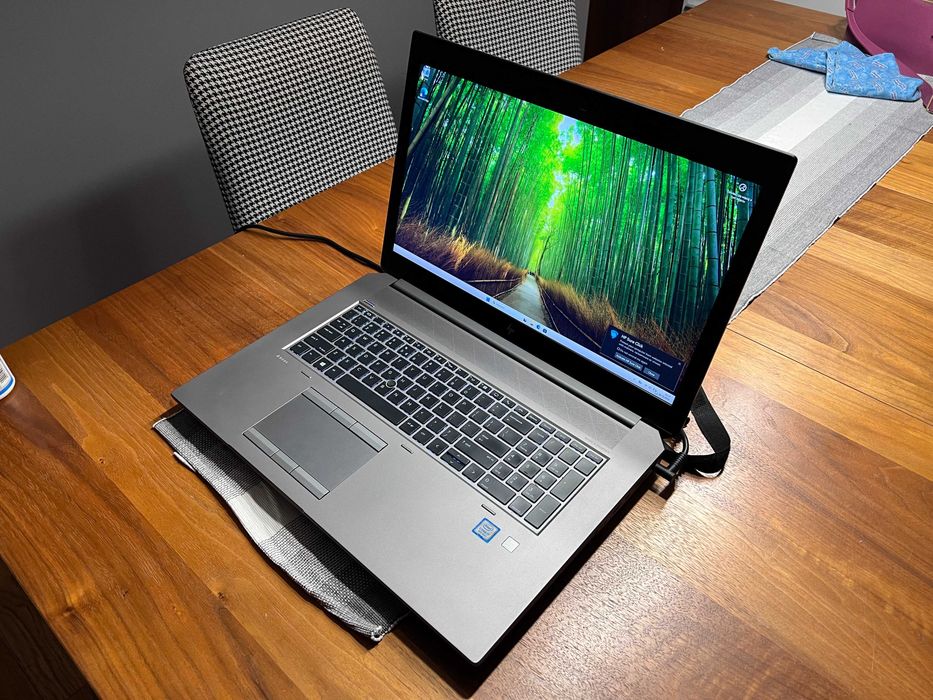 Laptop HP ZBook 17 G5 i7-8750H 32/750 GB P1000 WIN 11 PRO