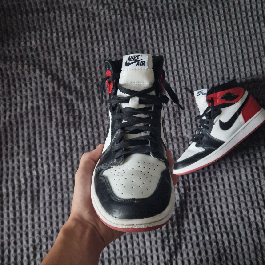 Nike air Jordan 1 high satin black toe