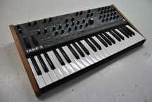 Syntezator analogowy Sequential Take 5.