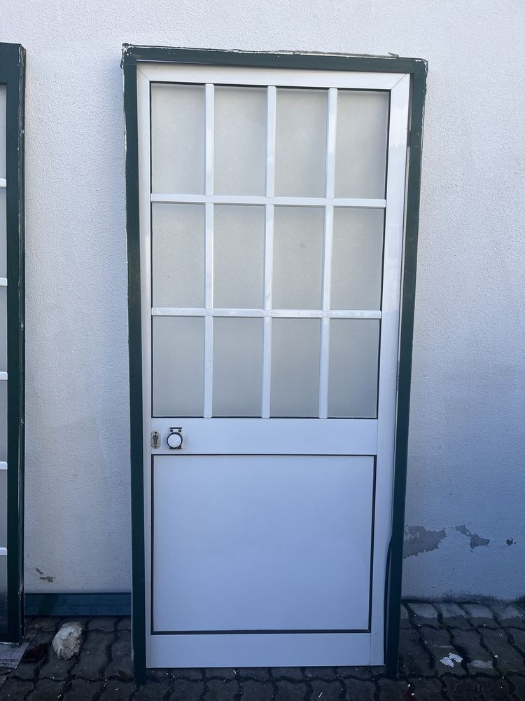 Porta de alumínio branco sem o vidro