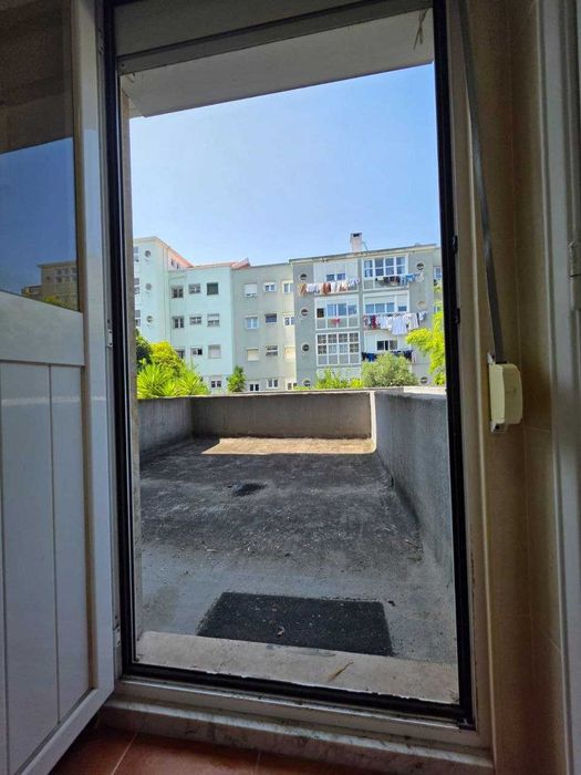 T1 com terraço privado — Roma-Areeiro, Lisboa