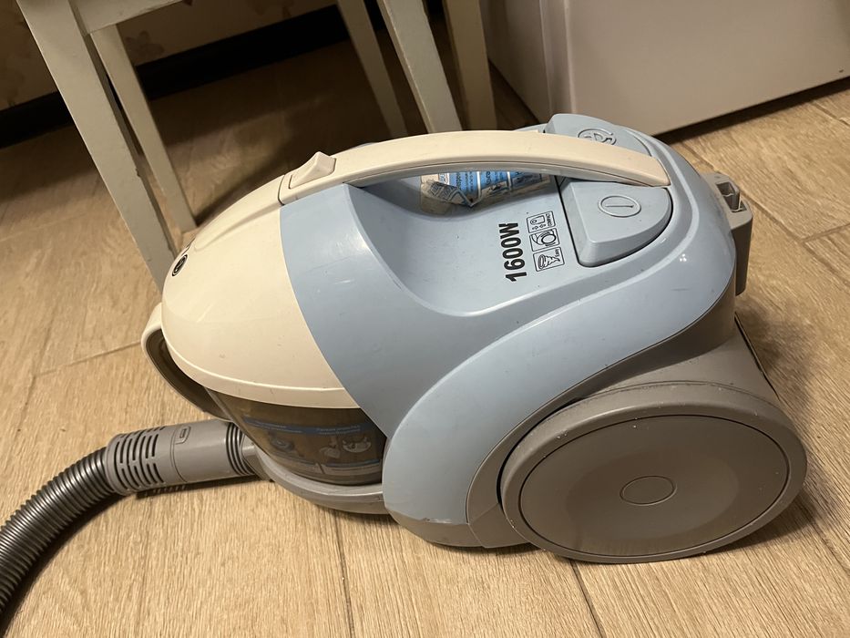 Пилесос LG 1600W