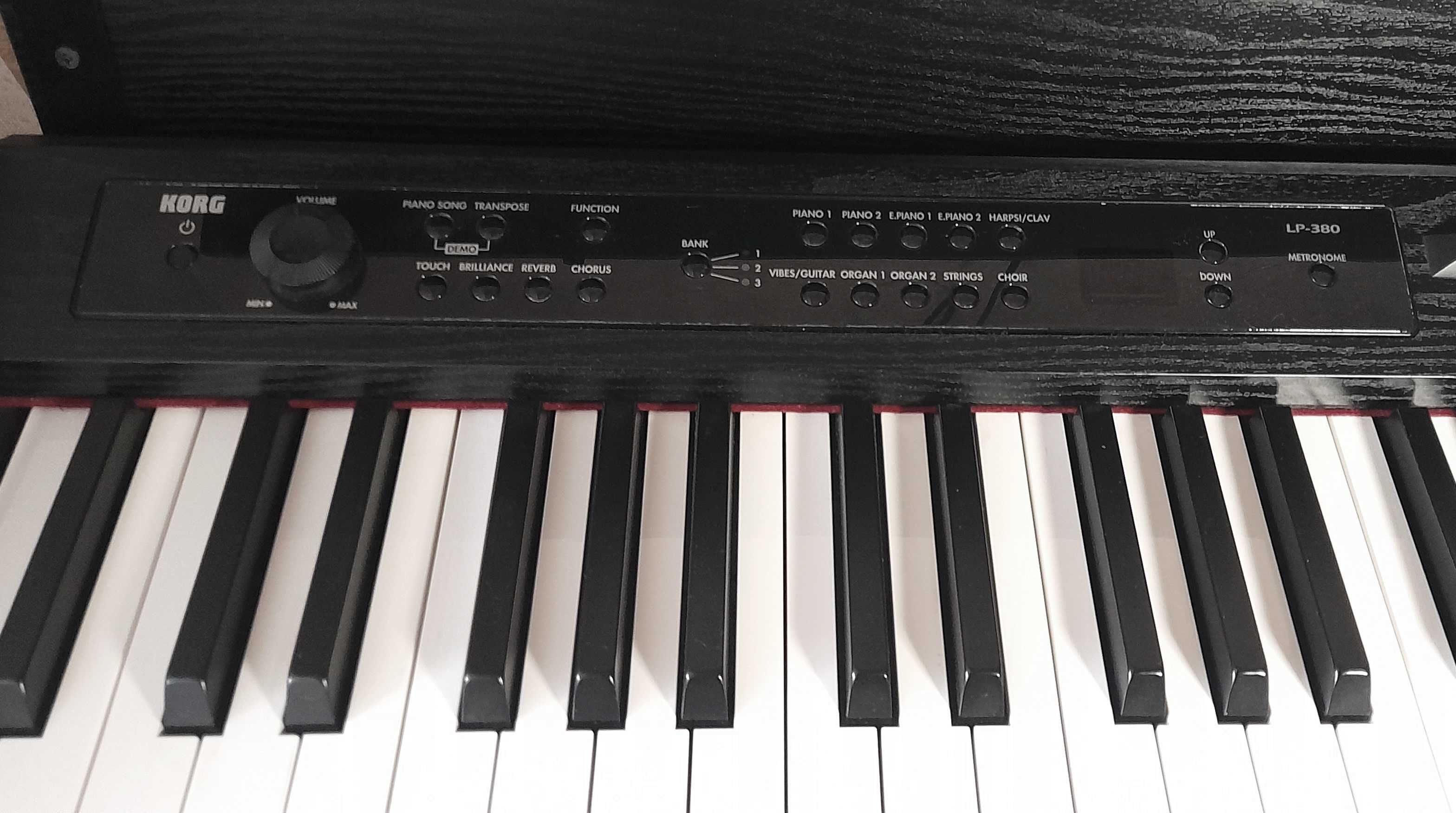 Цифрове фортепіано KORG LP-380
