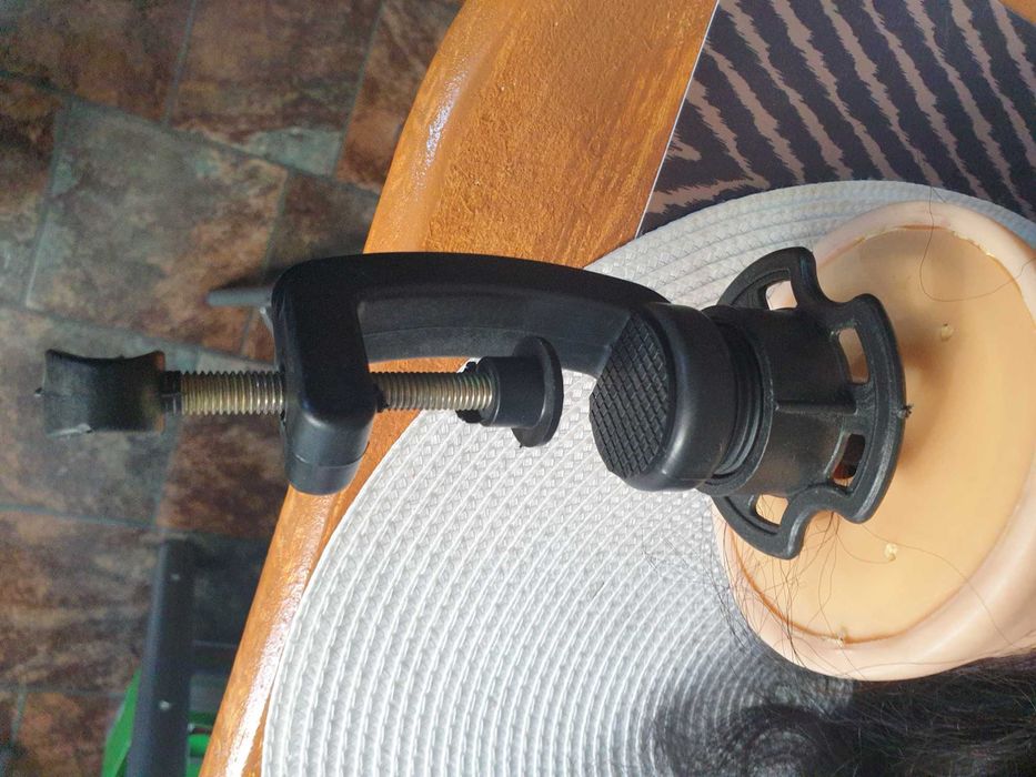 Glowa fryzjerska z uchwytem marki Calissimo.