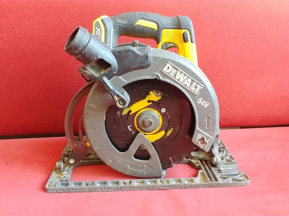 Piła tarczowa dewalt dcs575