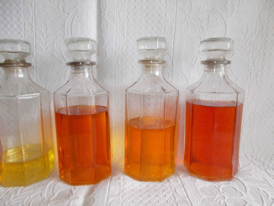 5 x Garrafas (Cada 1 litro ) De Perfume Vintage. França