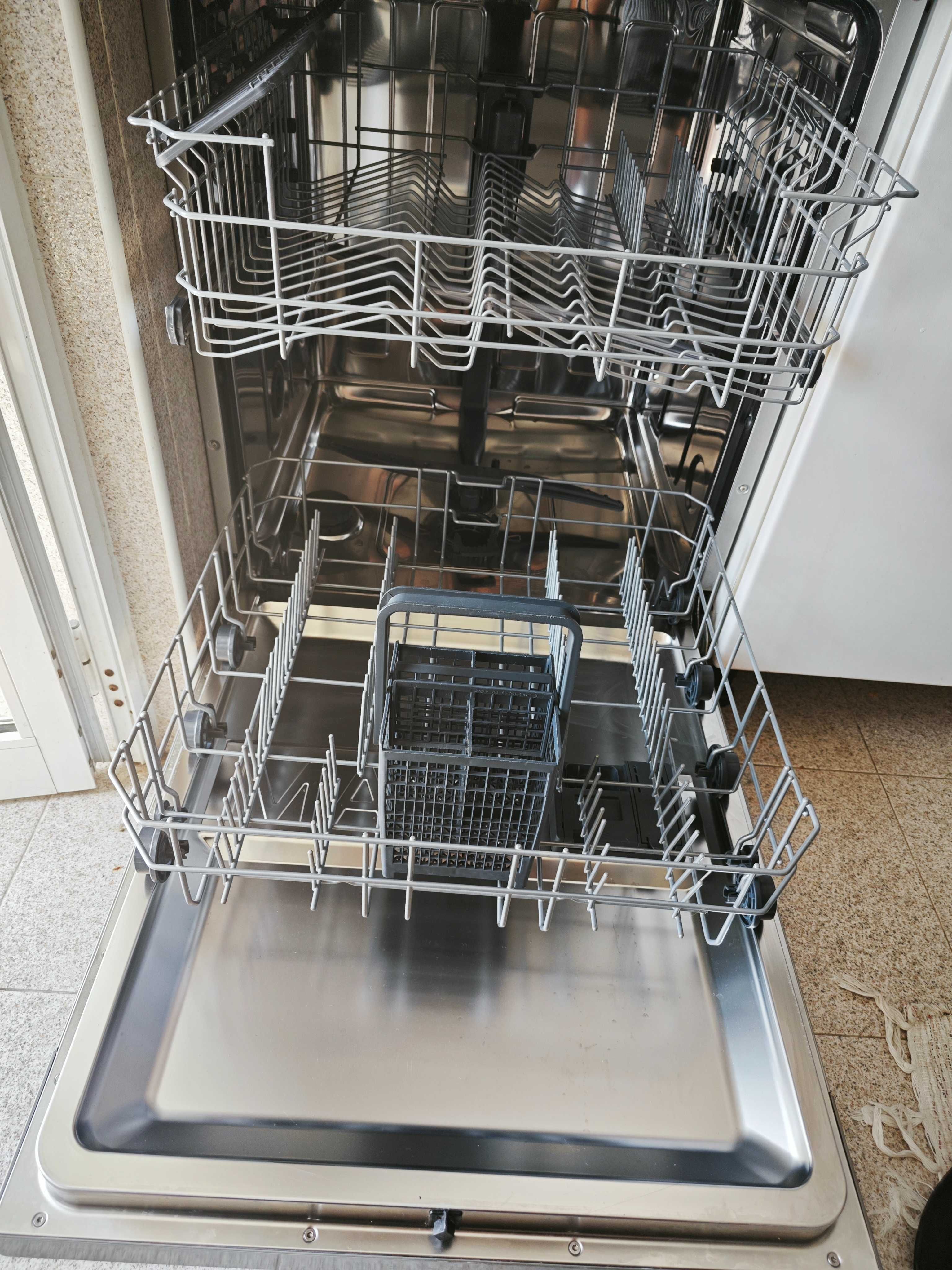 Máquina de Lavar Loiça CANDY CF 4B7F0X (14 Conjuntos - 60 cm - Inox