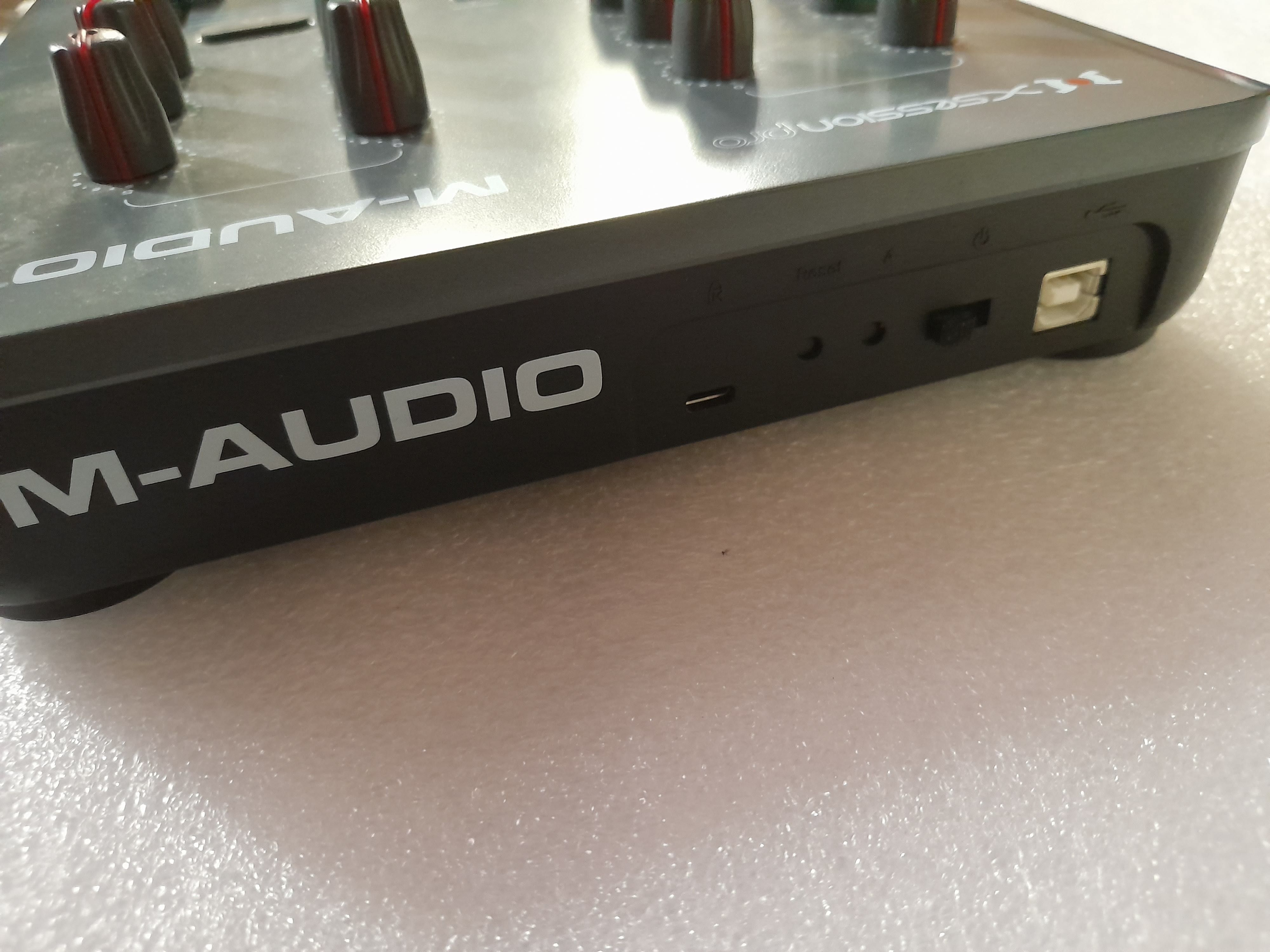 M-AUDIO XSESSION PRO Kontroler Midi do programów dj oraz midi