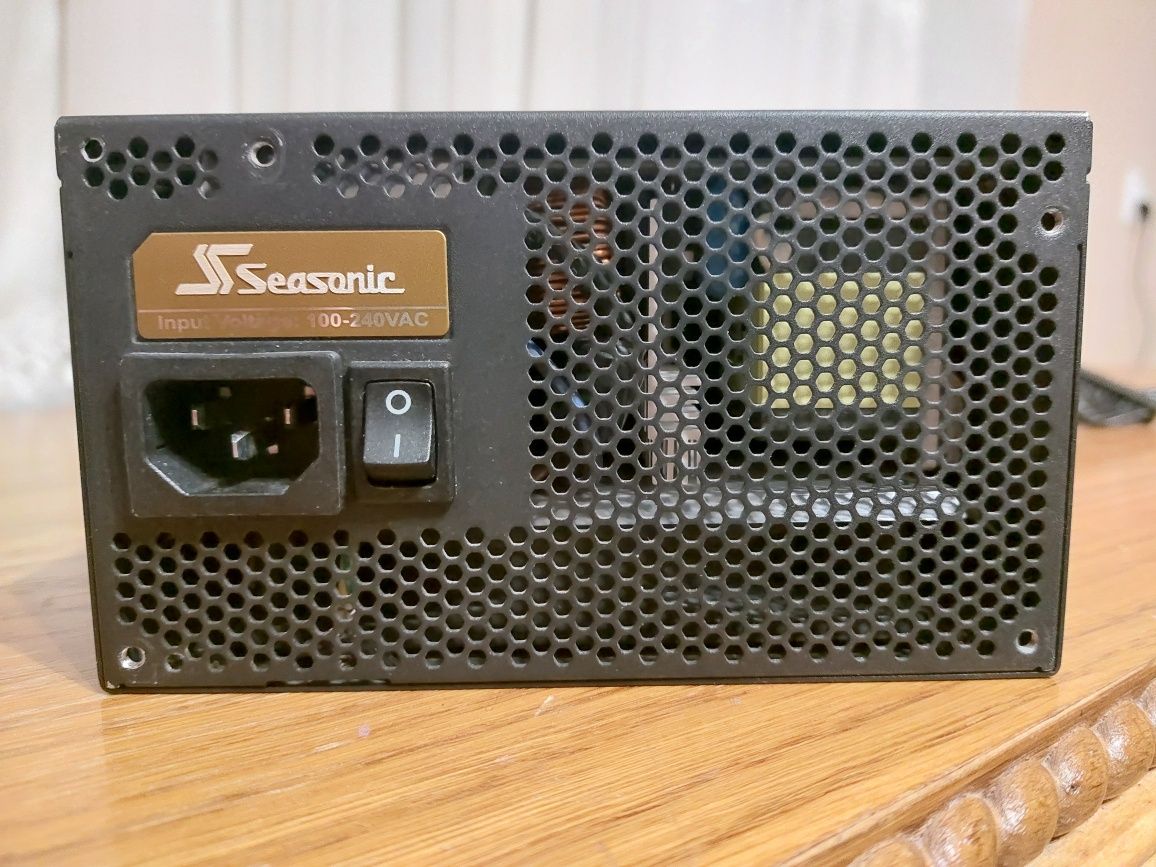 БП Seasonic Focus GOLD SSR-750FM