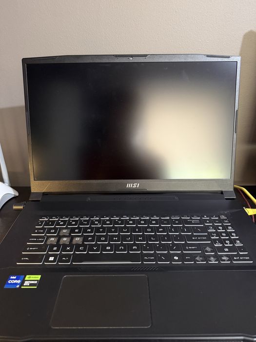 MSI Katana 17 B13VFK – i7 / RTX 4060 / 16GB RAM / 2TB SSD