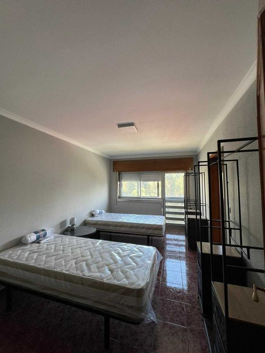 Arrenda-se Quarto Luminoso  perto de tudo!