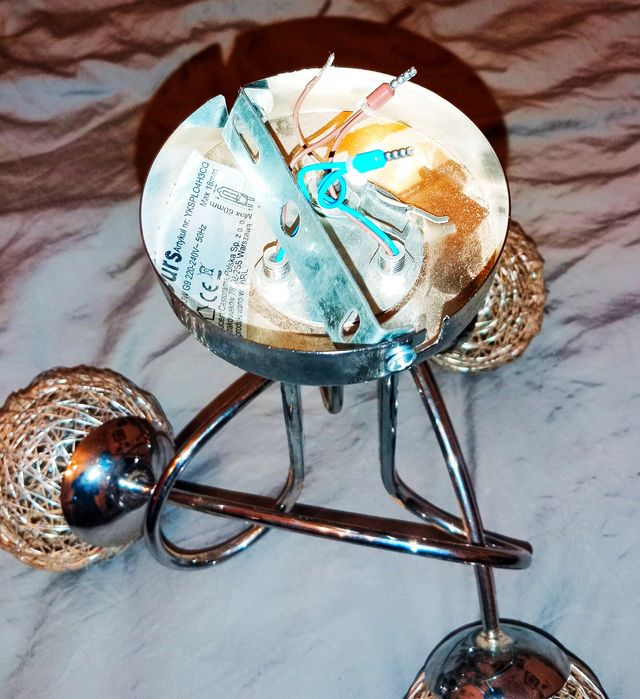 Lampa z metalu cromowany na sufit