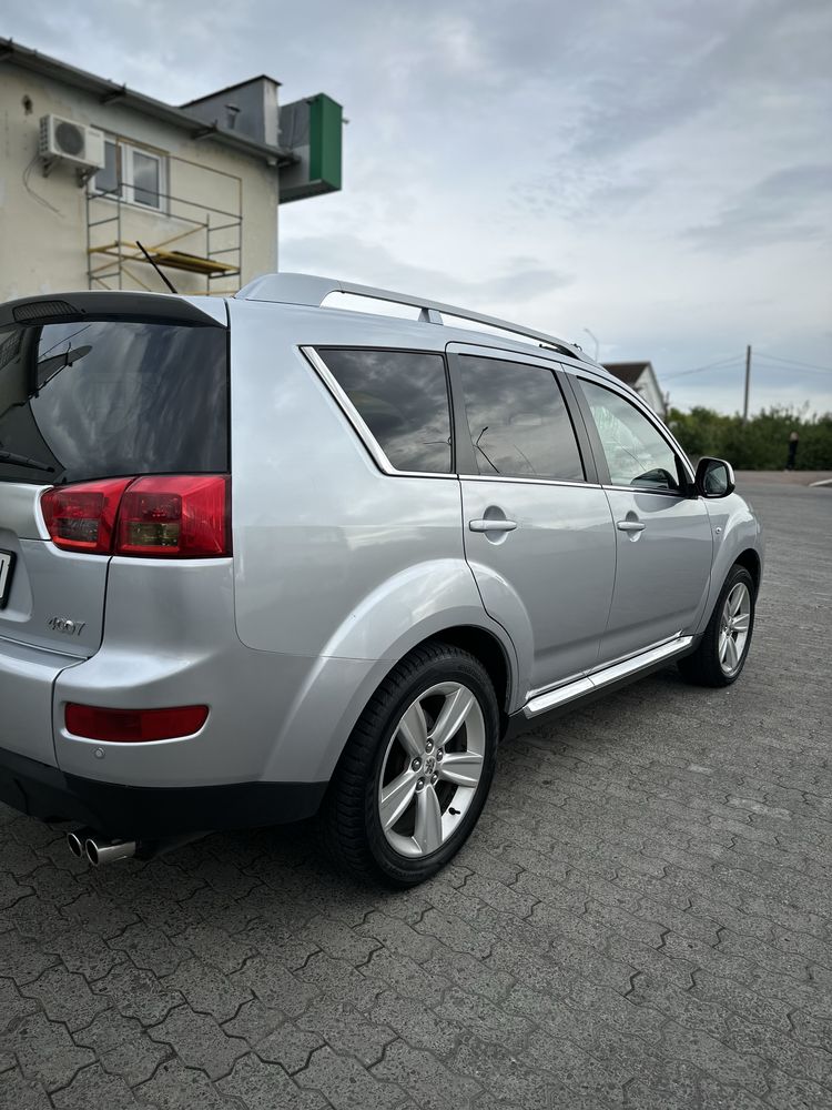 Автомобіль( кросовер) 4х4