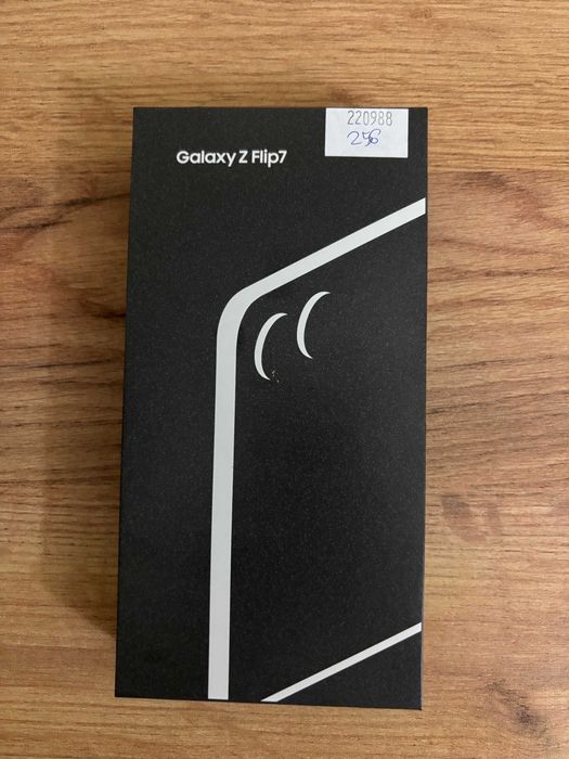 Sprzedam Samsung Galaxy Z Flip7 256GB/12GB