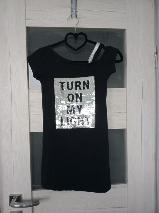 Czarna tunika dziewczęca z cekinami zmieniającymi obrazek