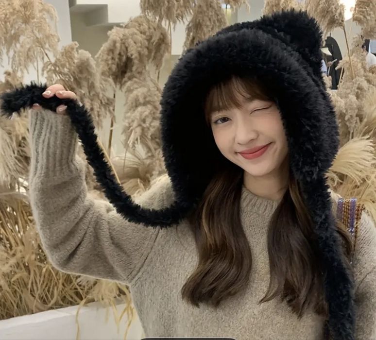 Шапка з вушками жіноча / для підлітків