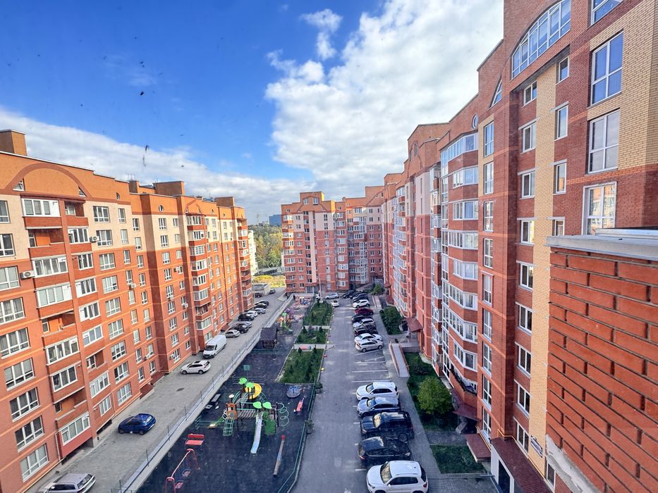 3 кімнатна квартира сира р-н Канада продаж