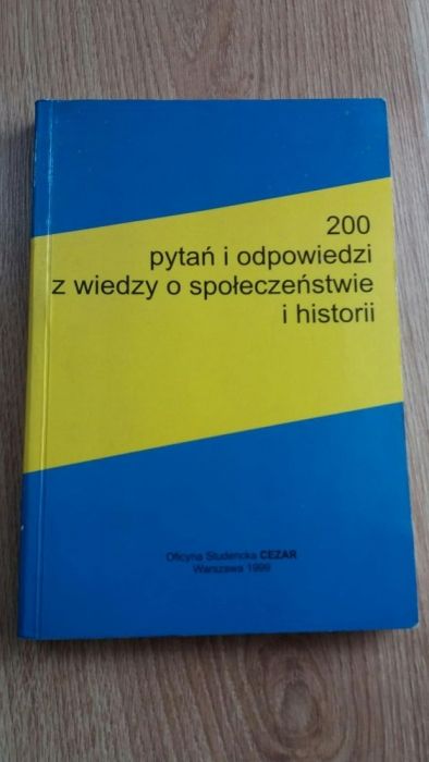 Książka 200 pytań i odpowiedzi z wiedzy o społeczeństwie i historii