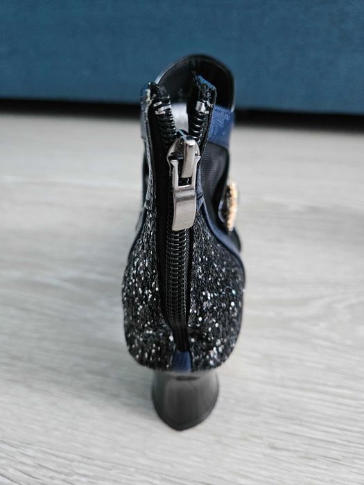 Modne damskie buty z siateczką i kryształkami