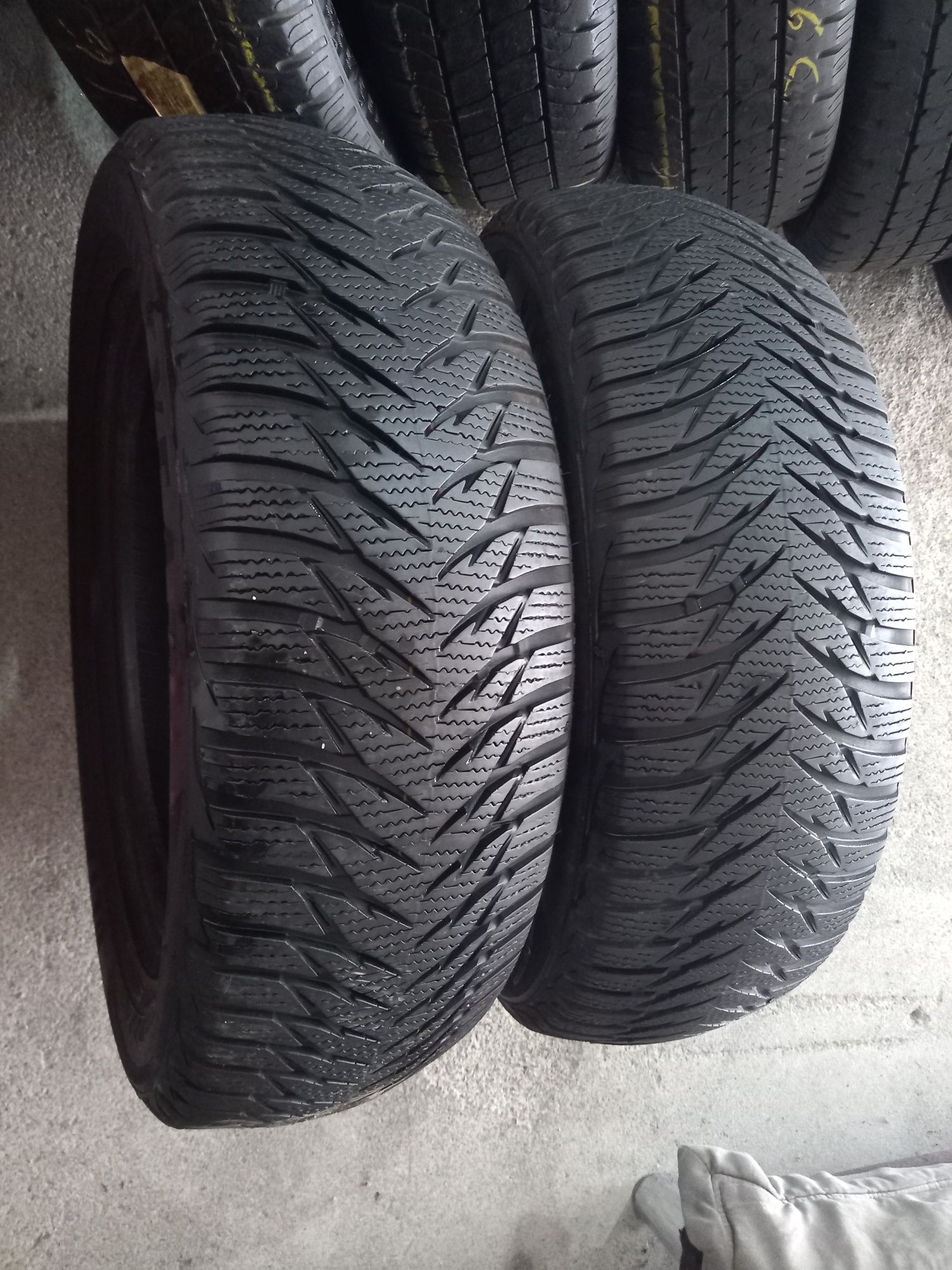 2 Pneus 195/60R16 C Goodyear