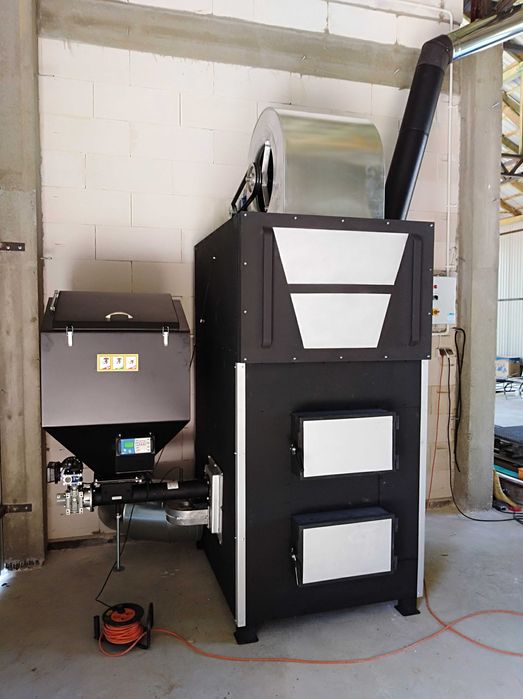 Piec nadmuchowy z podajnikiem 150 kw.