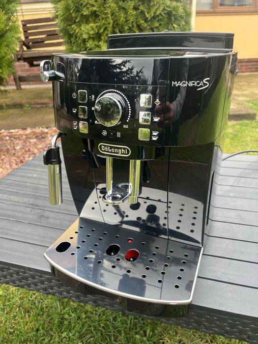 Кавоварка Delonghi Magnifica S 2023 рік гарантія