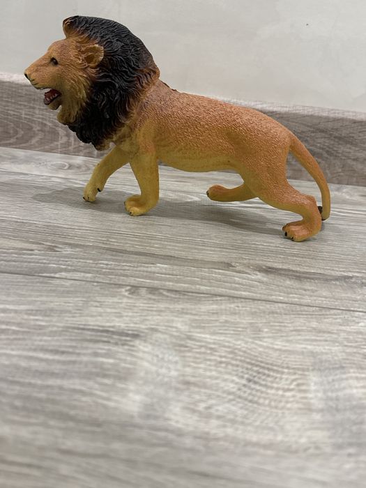 Лев большой