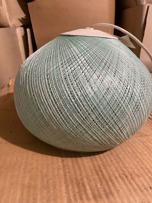 Лампа цветная из ниток