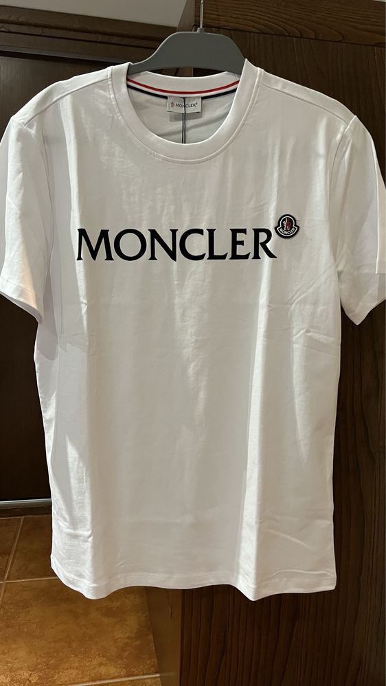 T-shirt Moncler tamanho M