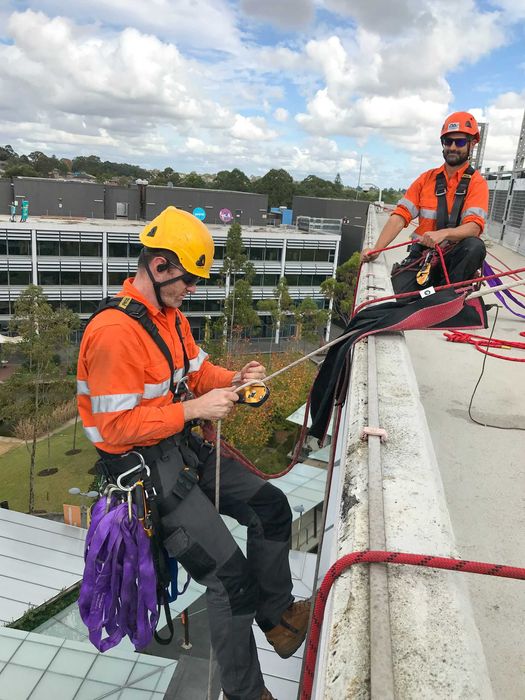 Alpinista, escalador, cordista, irata, rope access.