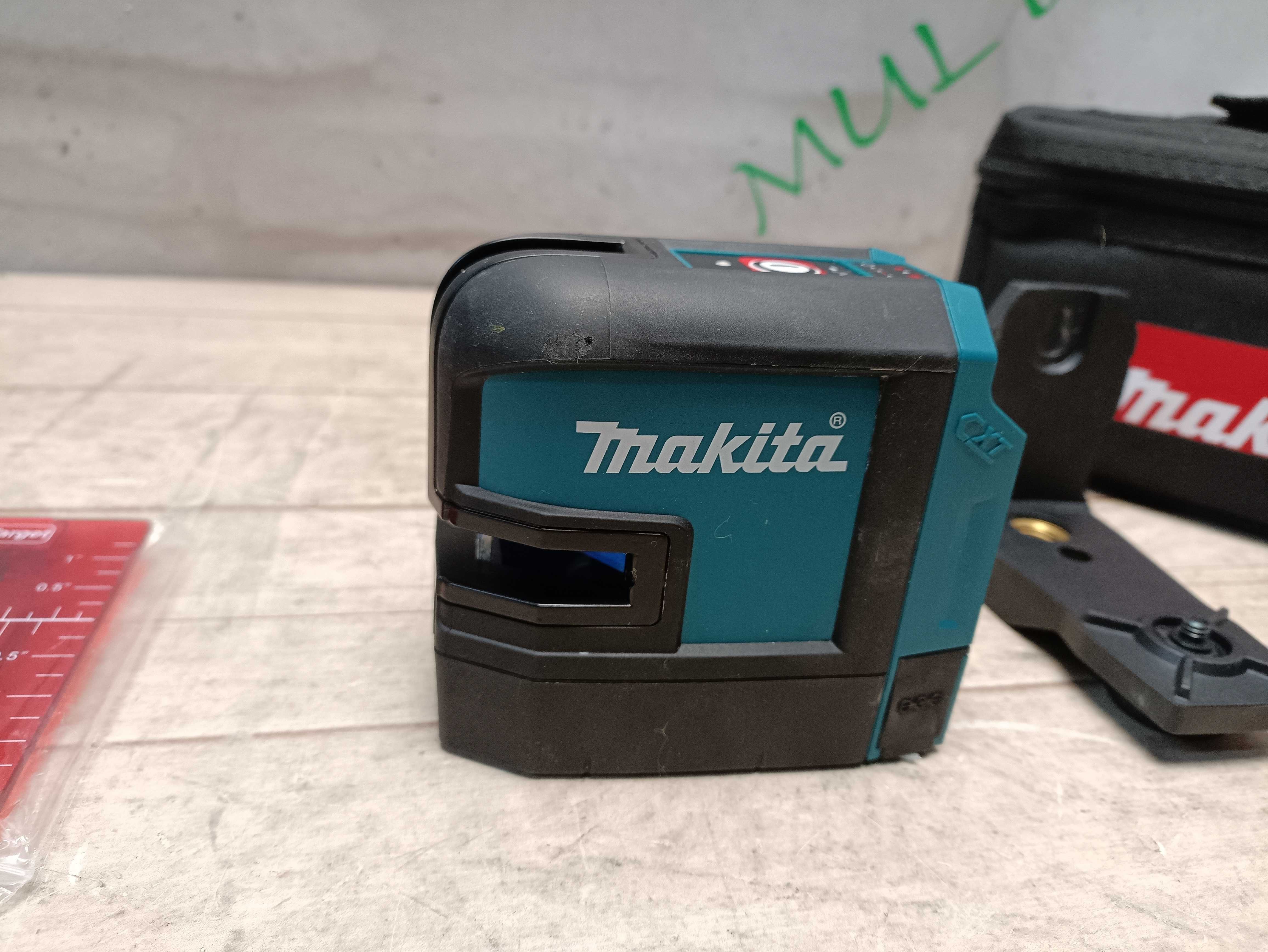 Makita SK105DZ лазерний лінійний нівелір, акумуляторний, 10,8В, CXT