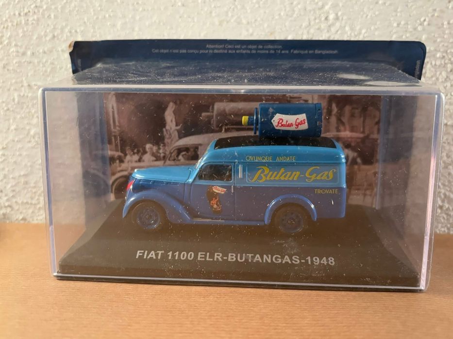 Veiculos de distribuição com publicidade miniaturas escala 1/43