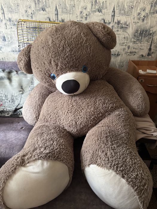 Продам плюшевого большого медведя